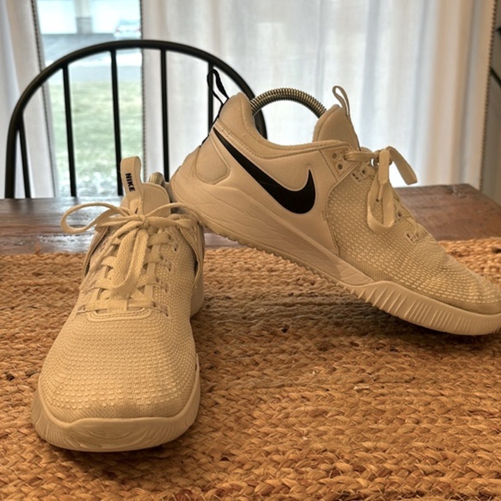 Nike Zoom Hyperace Black  and white volleyball shoes‎ size 9 AS0286